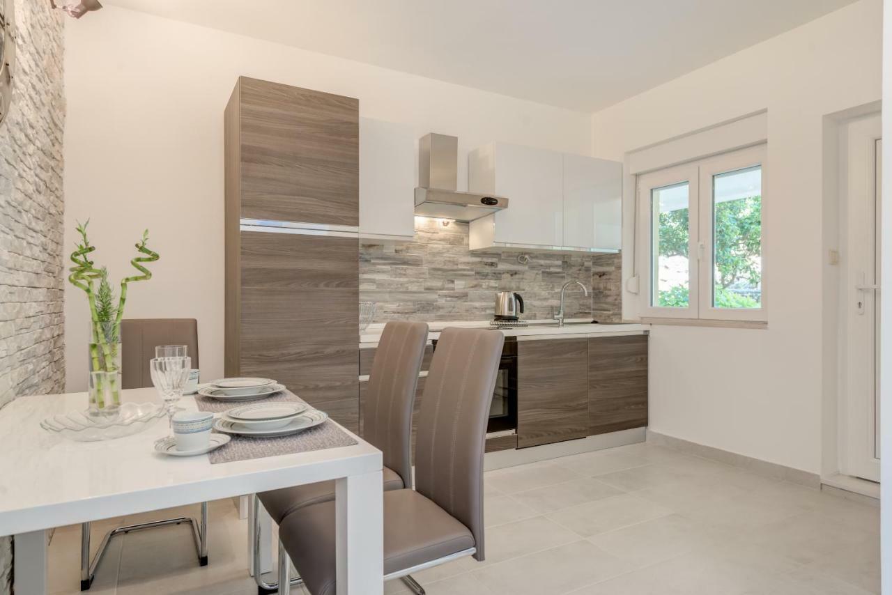 Apartmani Mirta Omis Omiš Exterior foto