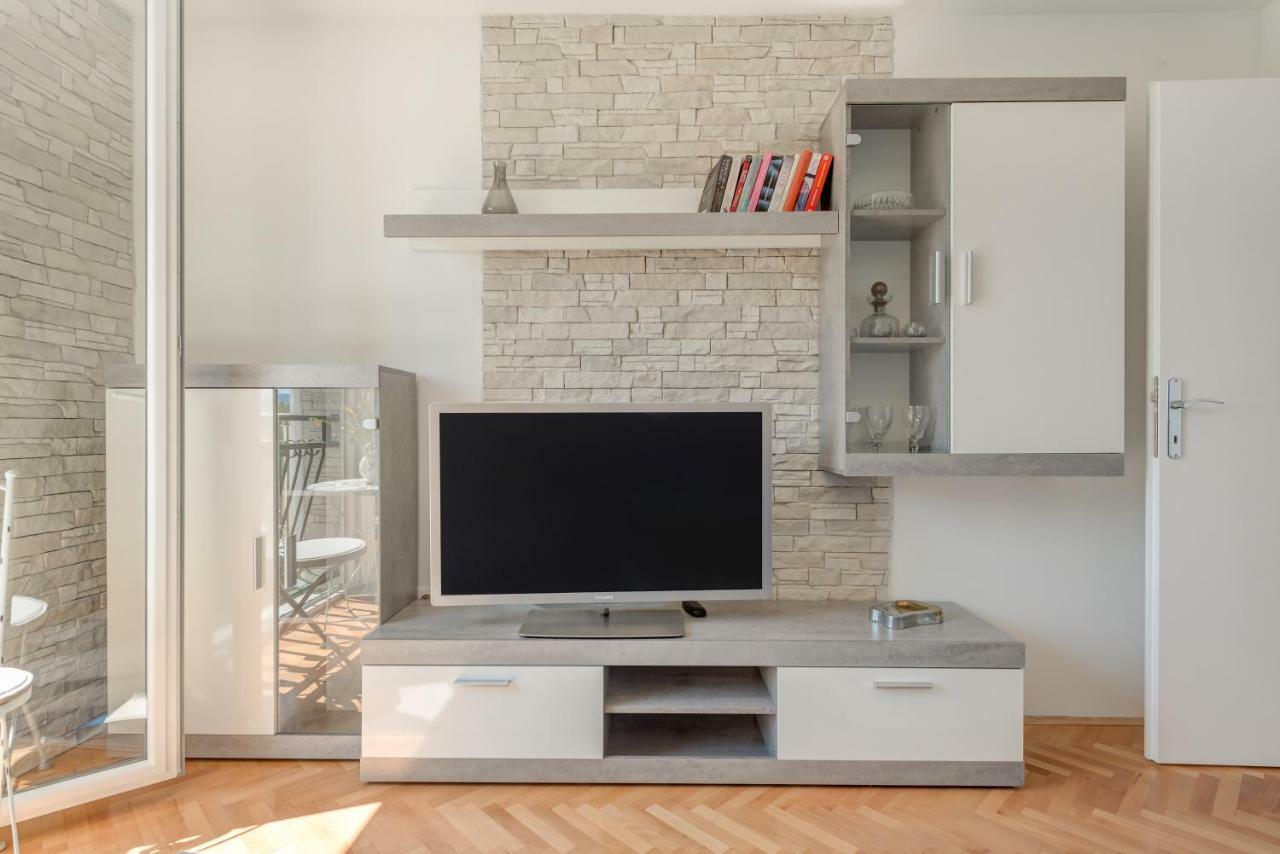 Apartmani Mirta Omis Omiš Exterior foto